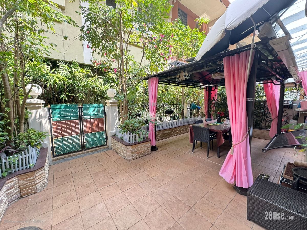 The Beverly Hills Sell 5+ Bedrooms , 4 Bathrooms 2,429 ft²