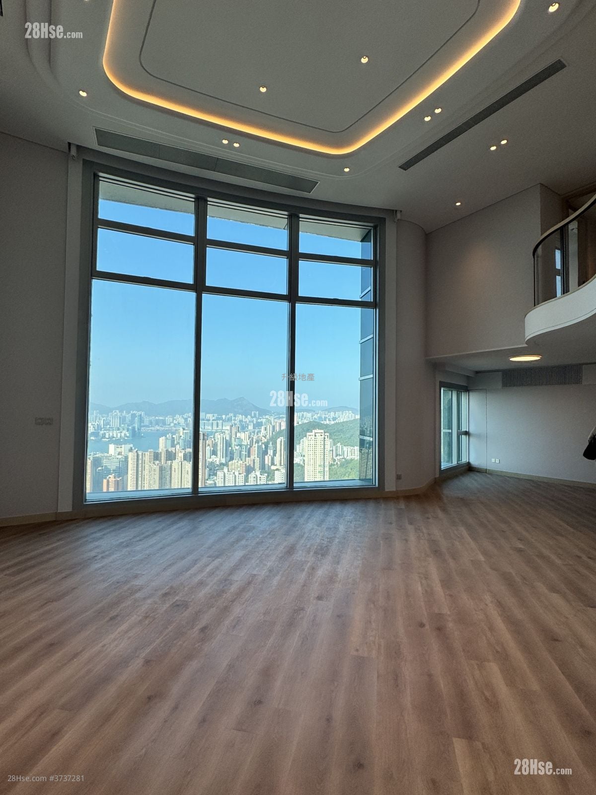 厅: 御峯 租盘 4 房 , 3 浴室 2,390 平方尺