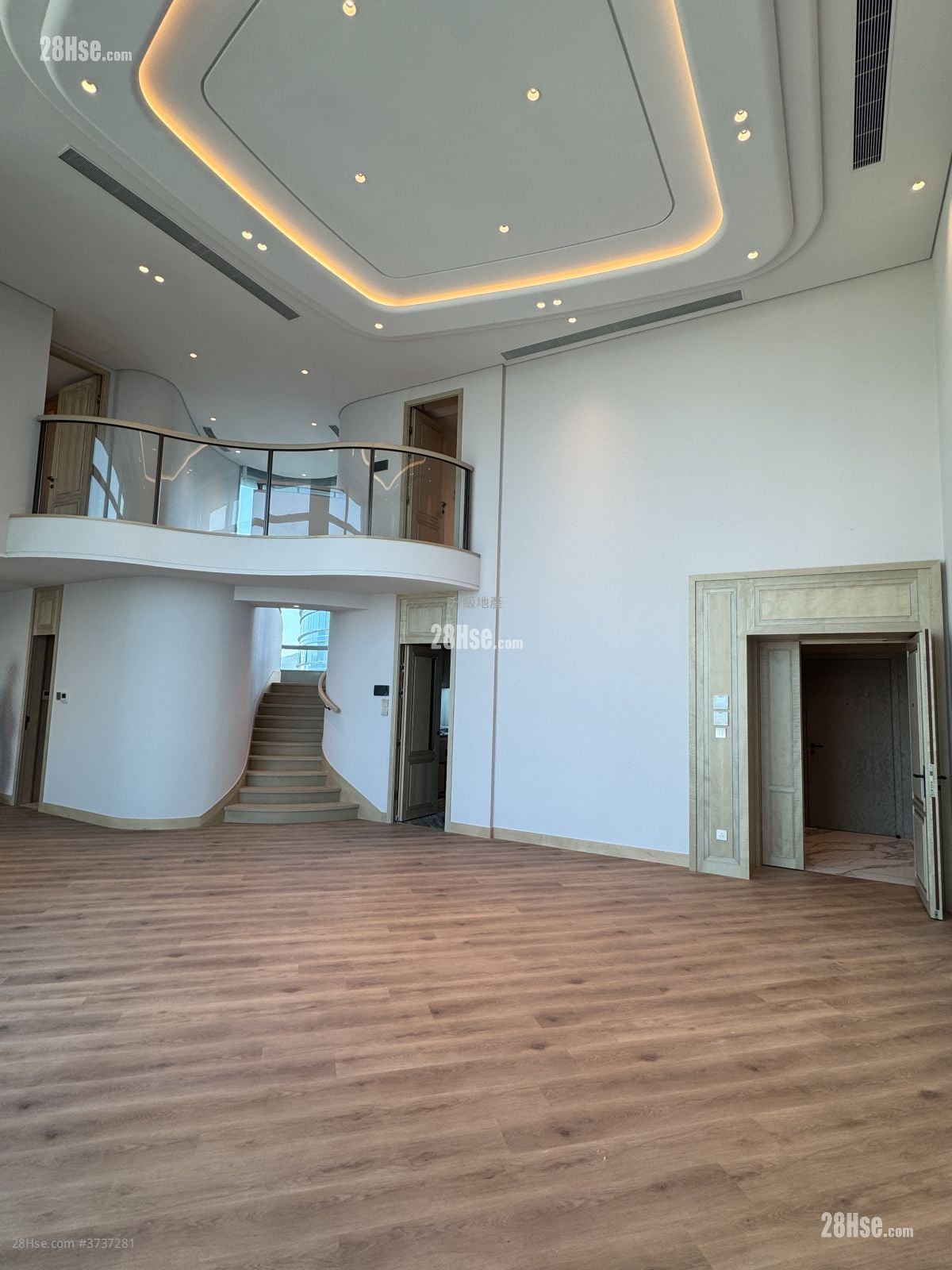 厅: 御峯 租盘 4 房 , 3 浴室 2,390 平方尺