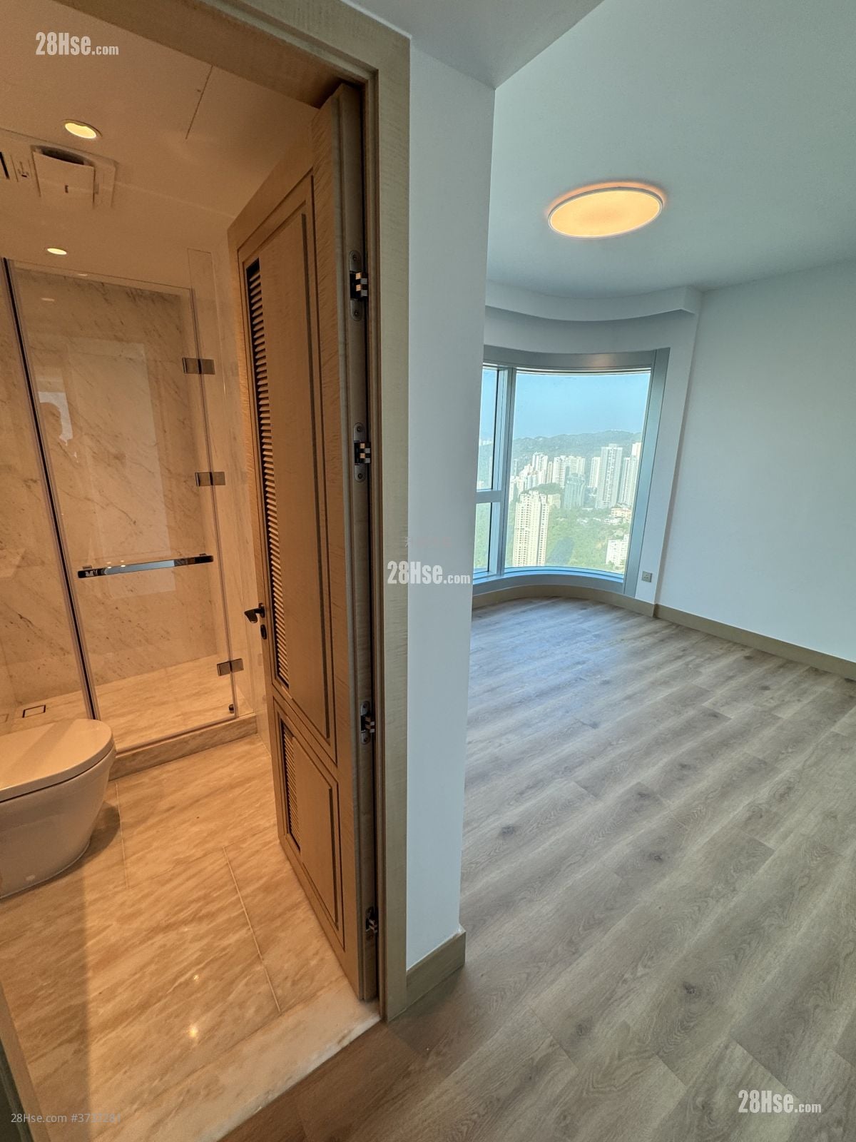 睡房 1: 御峯 租盘 4 房 , 3 浴室 2,390 平方尺