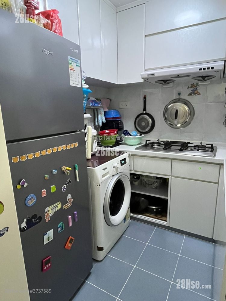 Lok Nga Court Sell 2 Bedrooms , 1 Bathroom 483 ft²