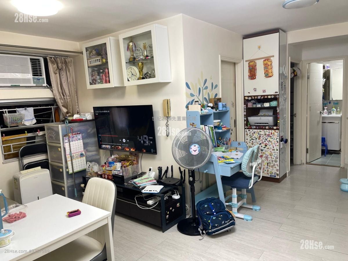 Lok Nga Court Sell 2 Bedrooms , 1 Bathroom 483 ft²