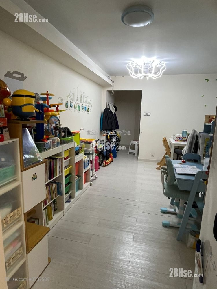 Lok Nga Court Sell 2 Bedrooms , 1 Bathroom 483 ft²