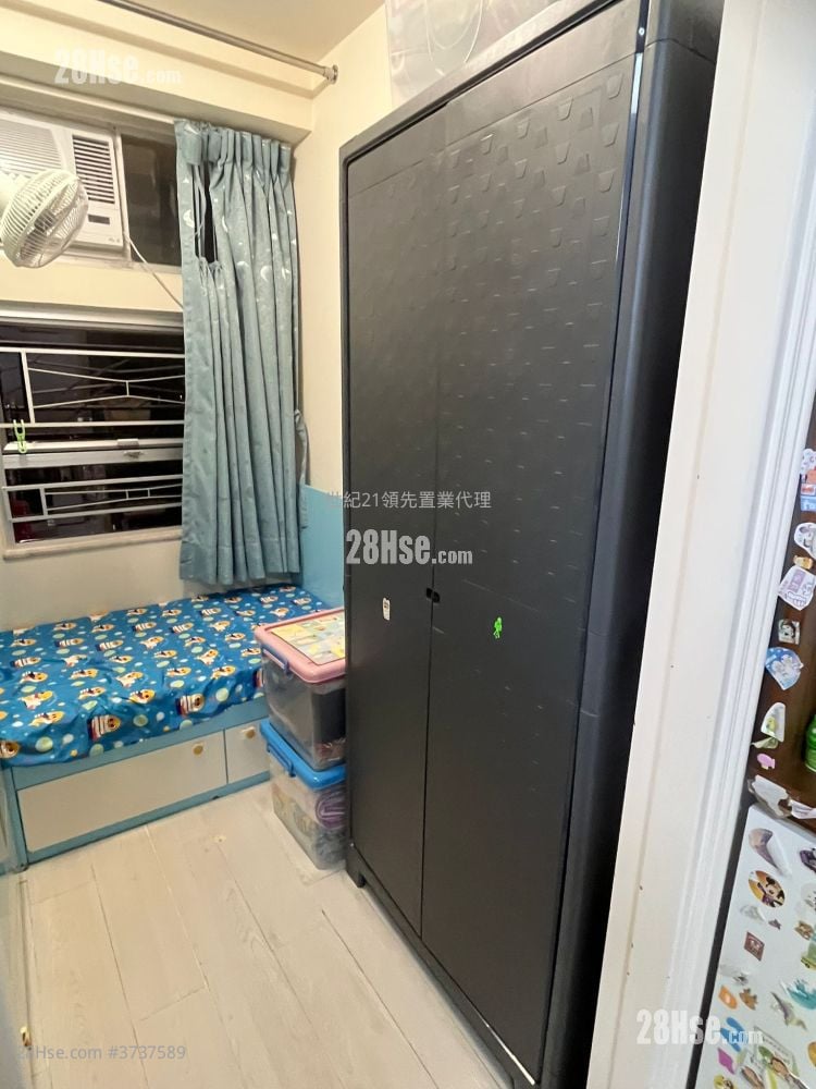 Lok Nga Court Sell 2 Bedrooms , 1 Bathroom 483 ft²