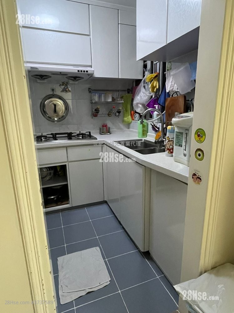 Lok Nga Court Sell 2 Bedrooms , 1 Bathroom 483 ft²