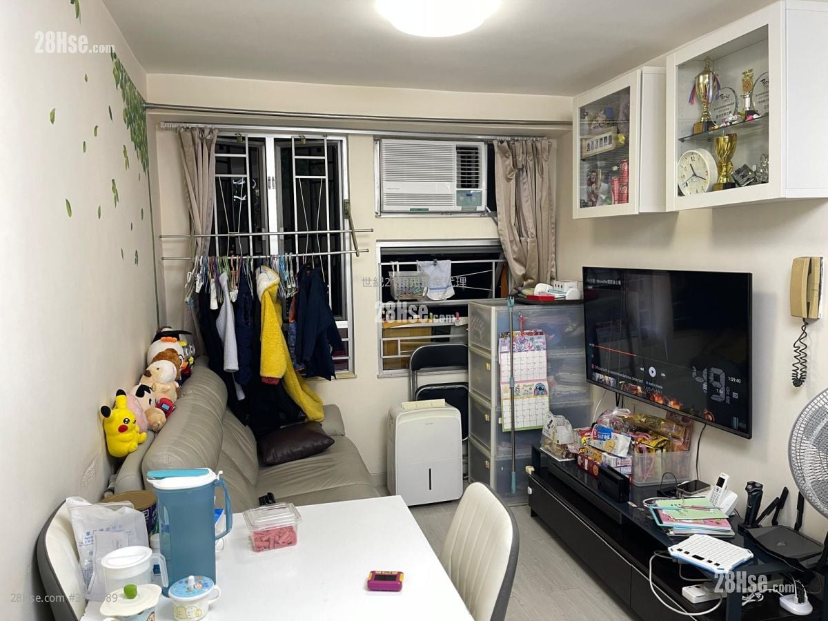 Lok Nga Court Sell 2 Bedrooms , 1 Bathroom 483 ft²