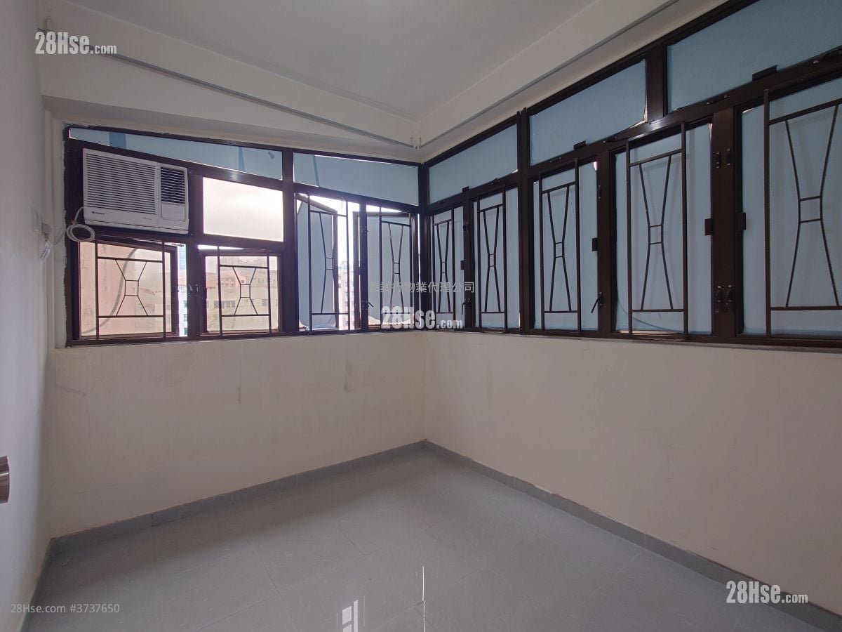 Apartment Rental 2 Bedrooms , 1 Bathroom 350 ft²