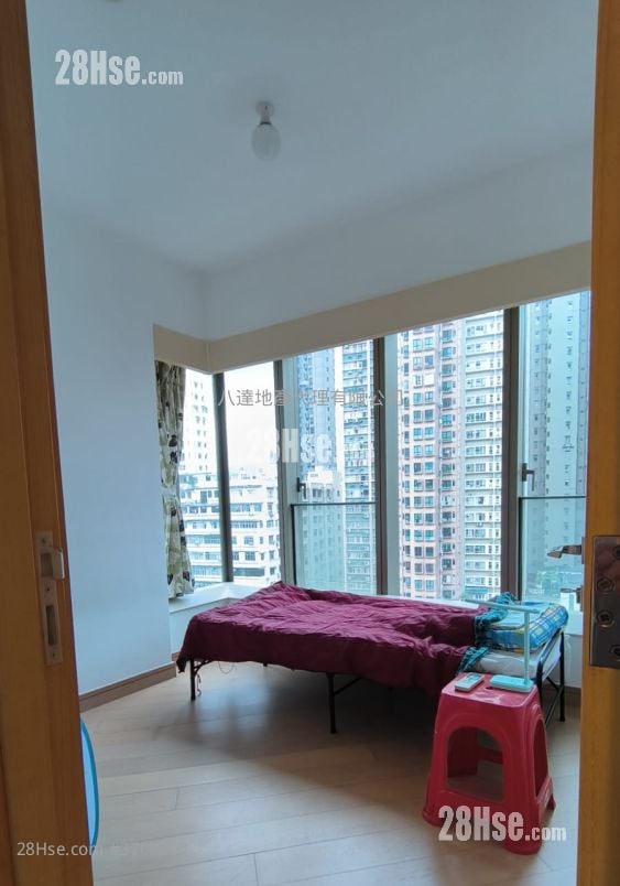 Macpherson Place Sell 2 Bedrooms , 1 Bathroom 555 ft²