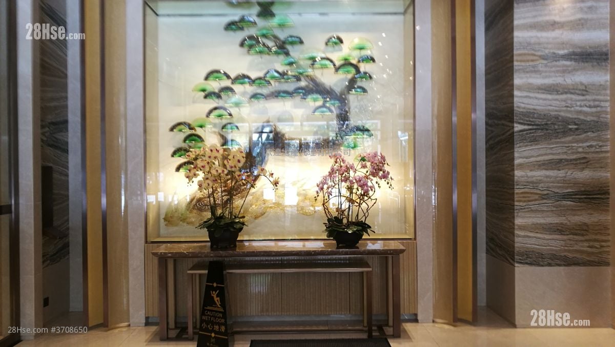 Macpherson Place Sell 2 Bedrooms , 1 Bathroom 555 ft²