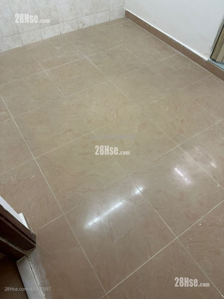 Yen Wo Building Sell 3 Bedrooms , 3 Bathrooms 398 ft²