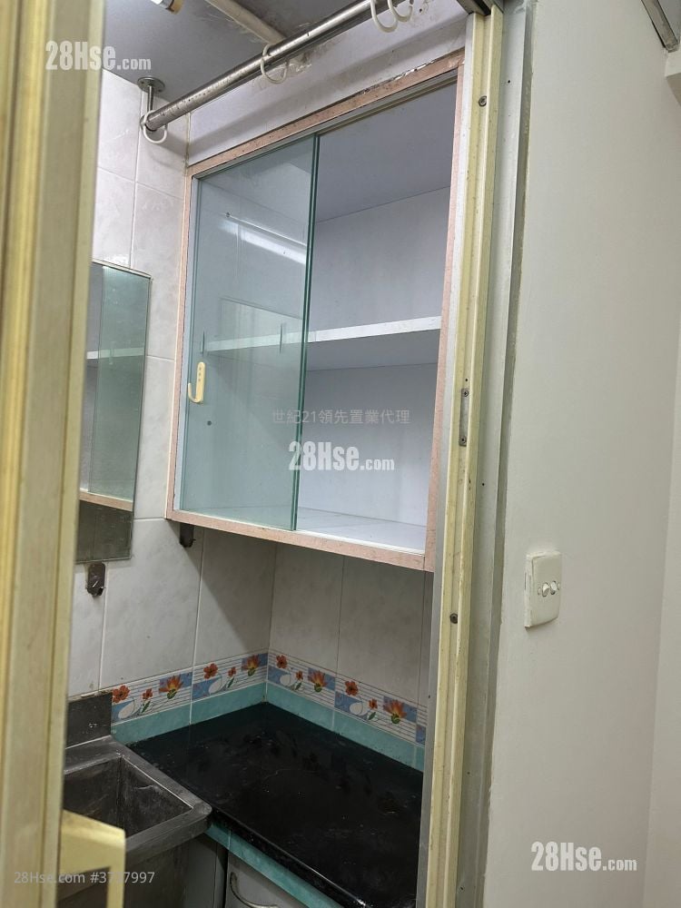 Yen Wo Building Sell 3 Bedrooms , 3 Bathrooms 398 ft²