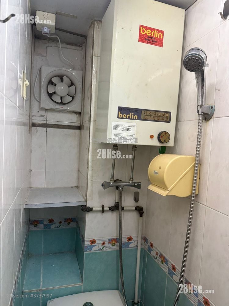 Yen Wo Building Sell 3 Bedrooms , 3 Bathrooms 398 ft²