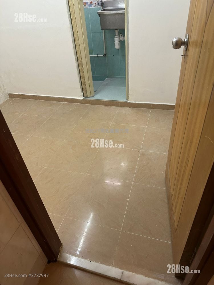 Yen Wo Building Sell 3 Bedrooms , 3 Bathrooms 398 ft²