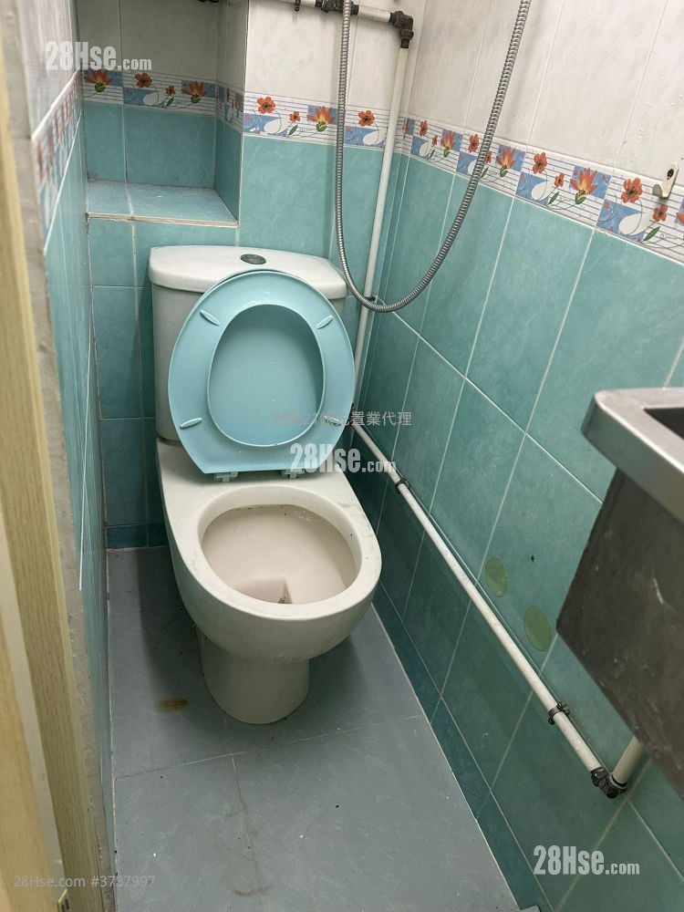 Yen Wo Building Sell 3 Bedrooms , 3 Bathrooms 398 ft²