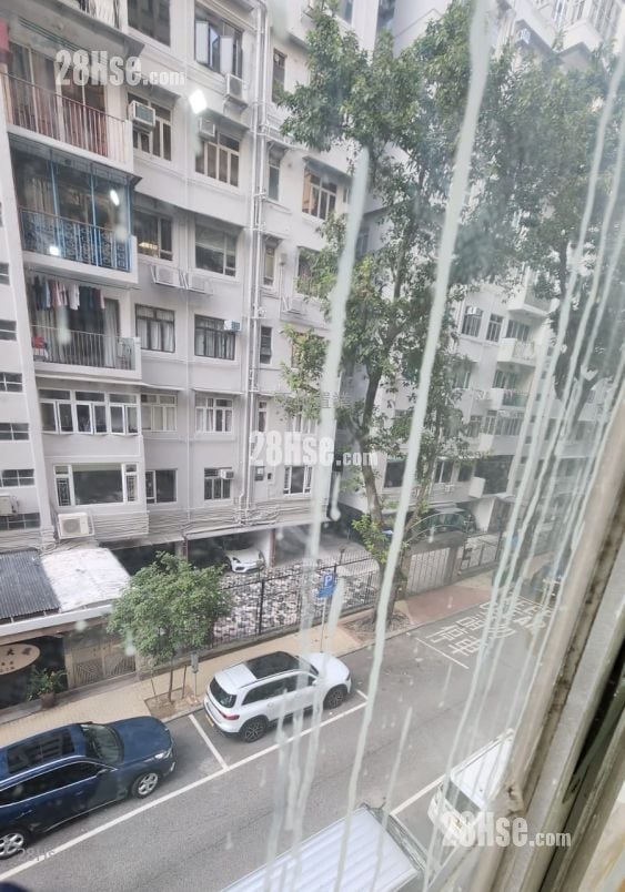 Deltec Court Sell 693 ft²