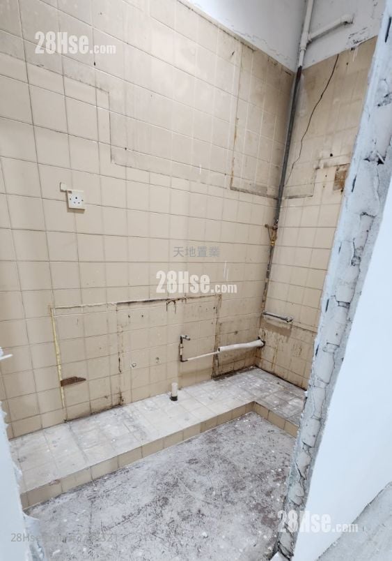 Deltec Court Sell 693 ft²