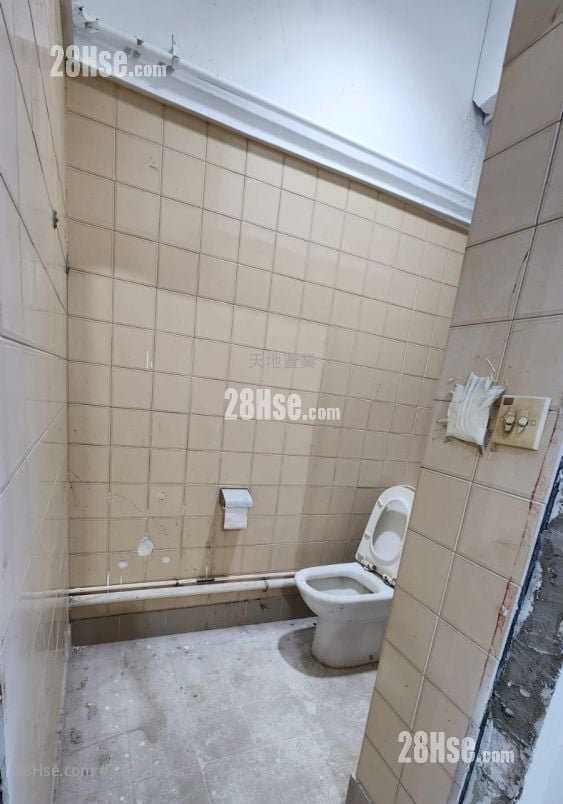 Deltec Court Sell 693 ft²