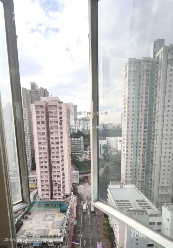 Kwai Cheong Centre Sell