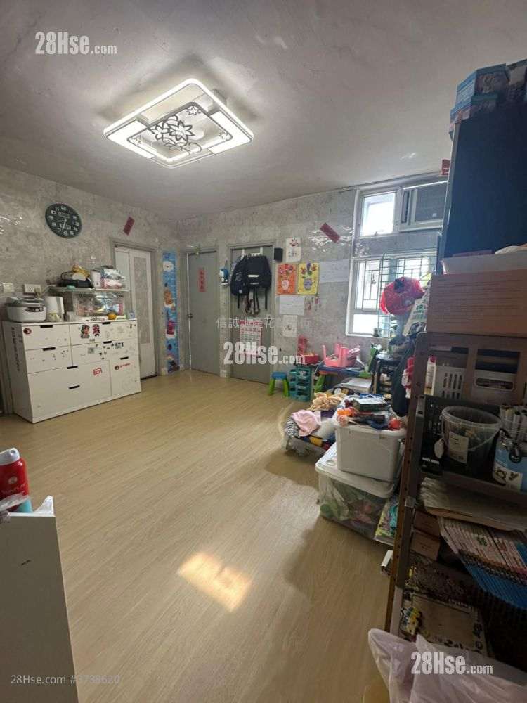 Tsui Lai Garden Sell 2 Bedrooms , 1 Bathroom 427 ft²
