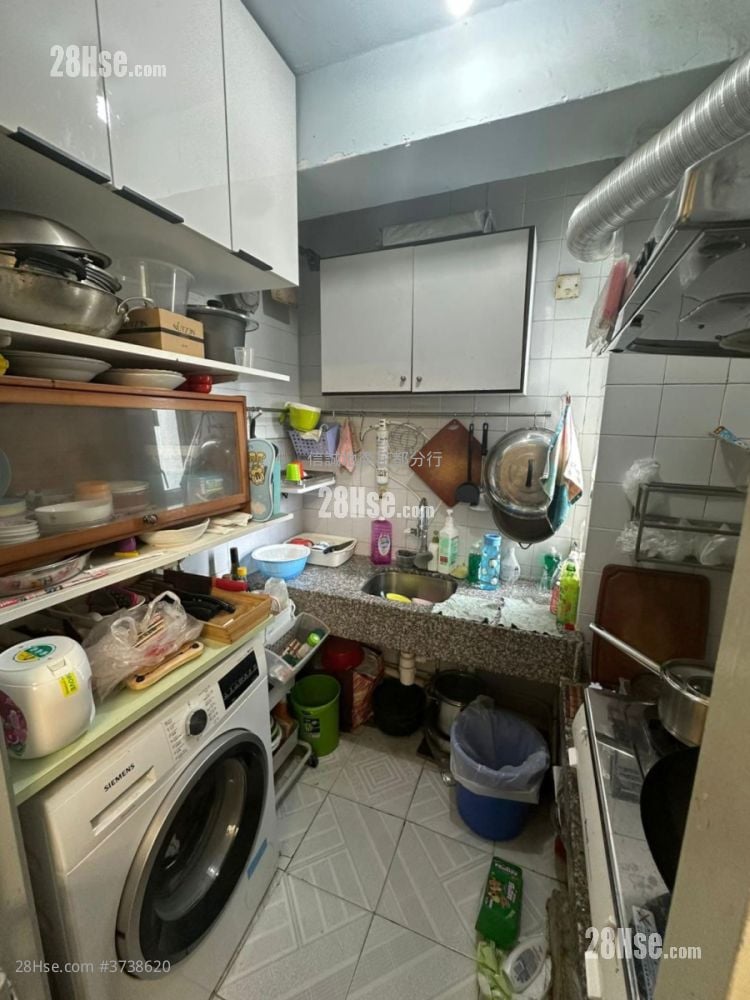 Tsui Lai Garden Sell 2 Bedrooms , 1 Bathroom 427 ft²