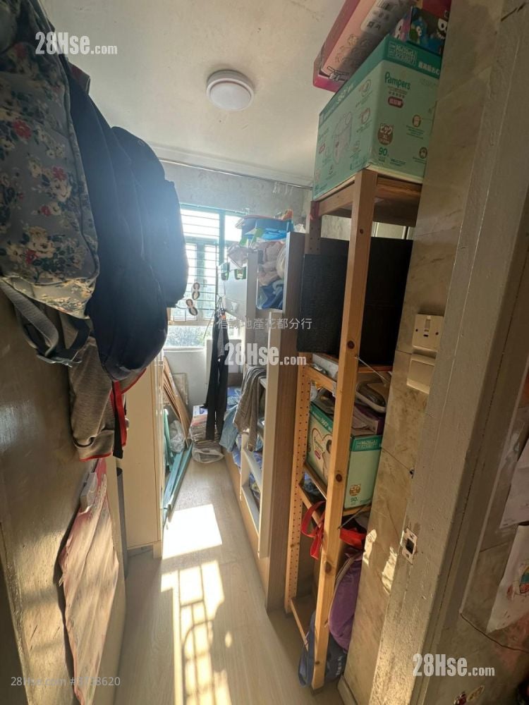 Tsui Lai Garden Sell 2 Bedrooms , 1 Bathroom 427 ft²