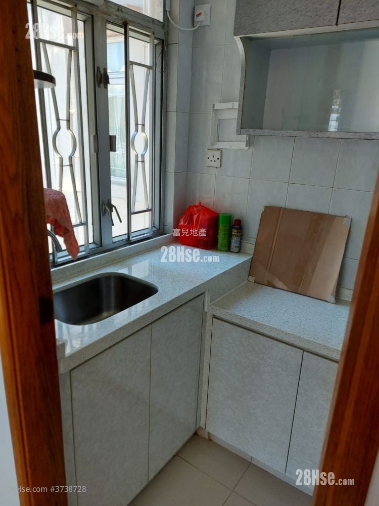 Fung Cheung Building Sell 2 Bedrooms 333 ft²