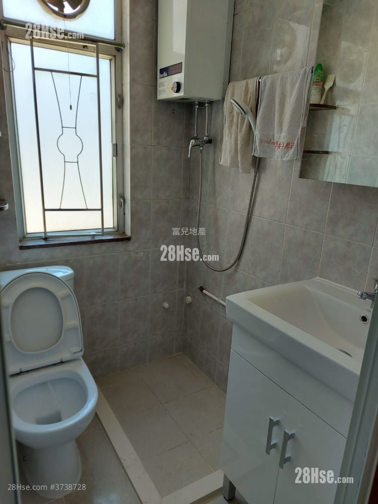 Fung Cheung Building Sell 2 Bedrooms 333 ft²