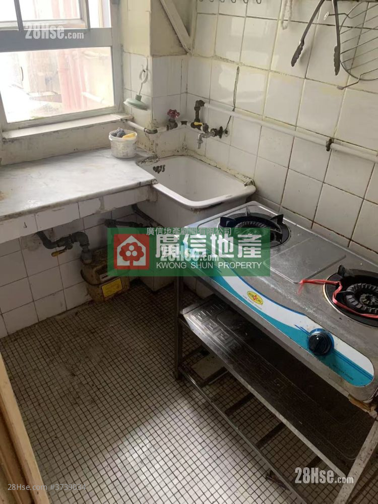 好世界洋樓 租盤 3 房 , 1 浴室 376 平方呎