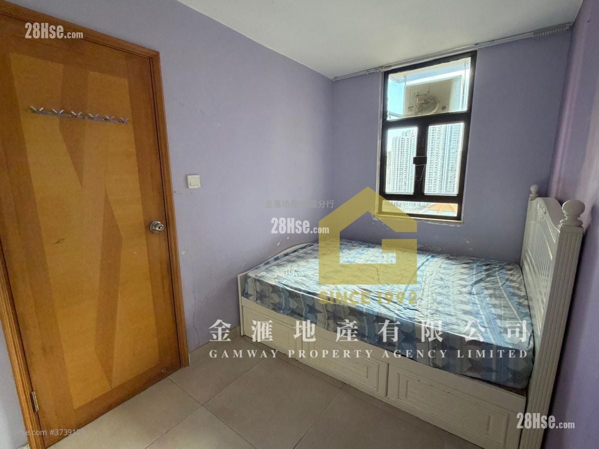 Lung Poon Court Sell 2 Bedrooms , 1 Bathroom 383 ft²