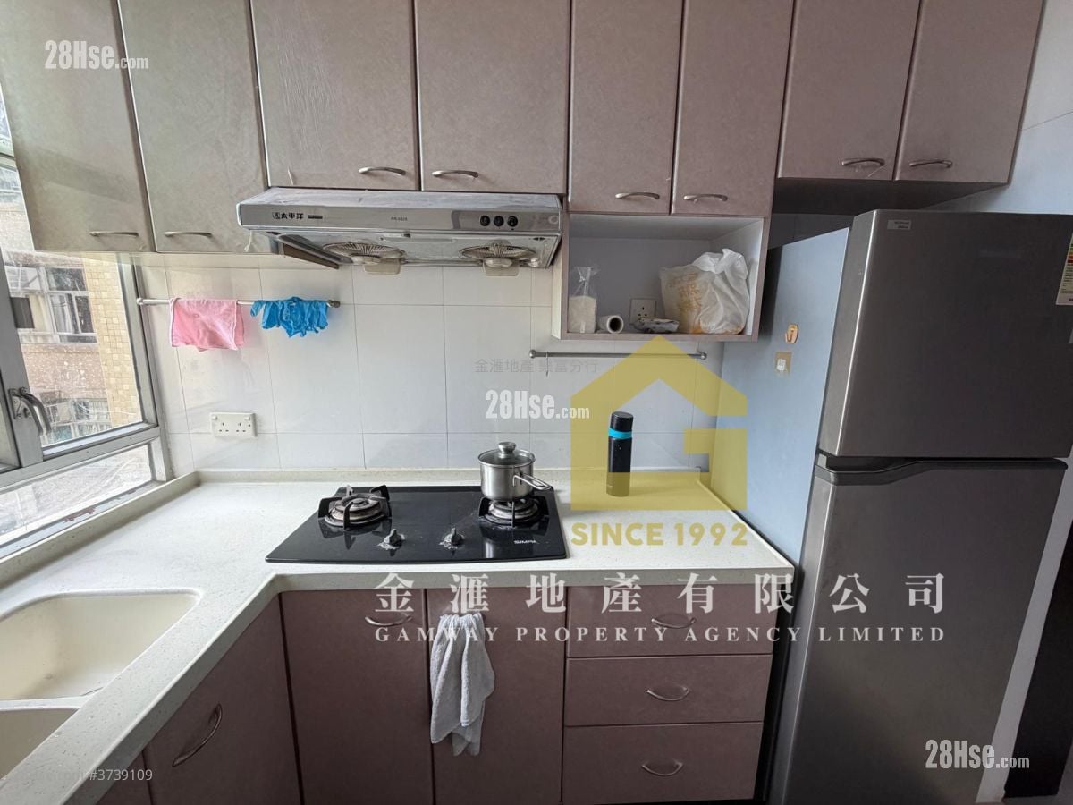 Lung Poon Court Sell 2 Bedrooms , 1 Bathroom 383 ft²