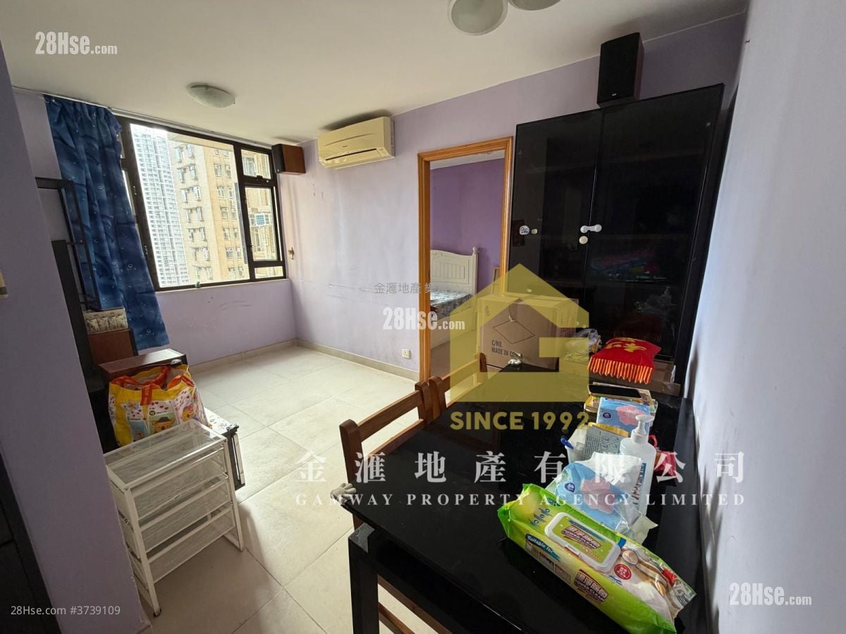 Lung Poon Court Sell 2 Bedrooms , 1 Bathroom 383 ft²