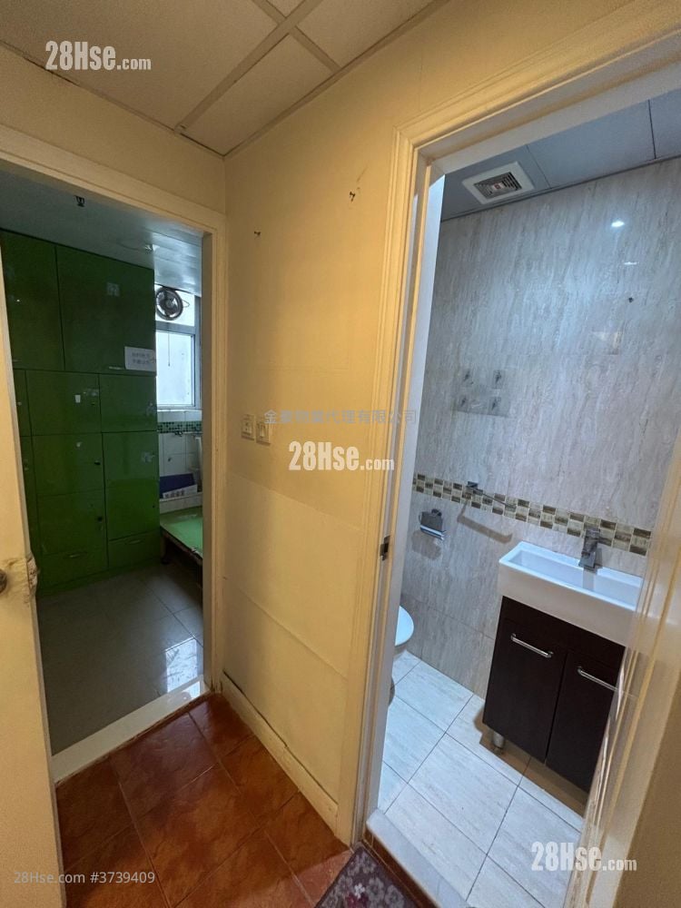 Chung Wai Commercial Building Rental 5+ Bedrooms , 2 Toilets