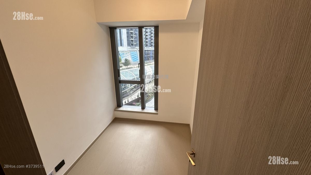 master room: Kt Marina Rental 1 Bedroom , 1 Bathroom 305 ft²