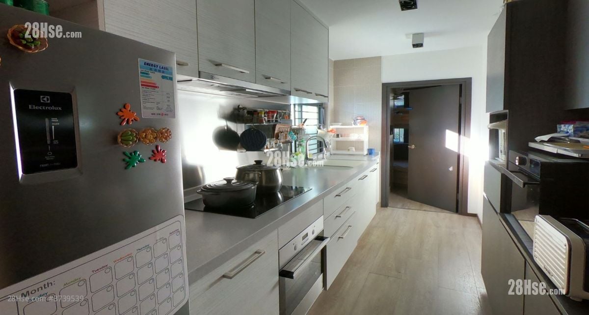 村屋 售盘 4 房 , 5+ 浴室 1,890 平方尺