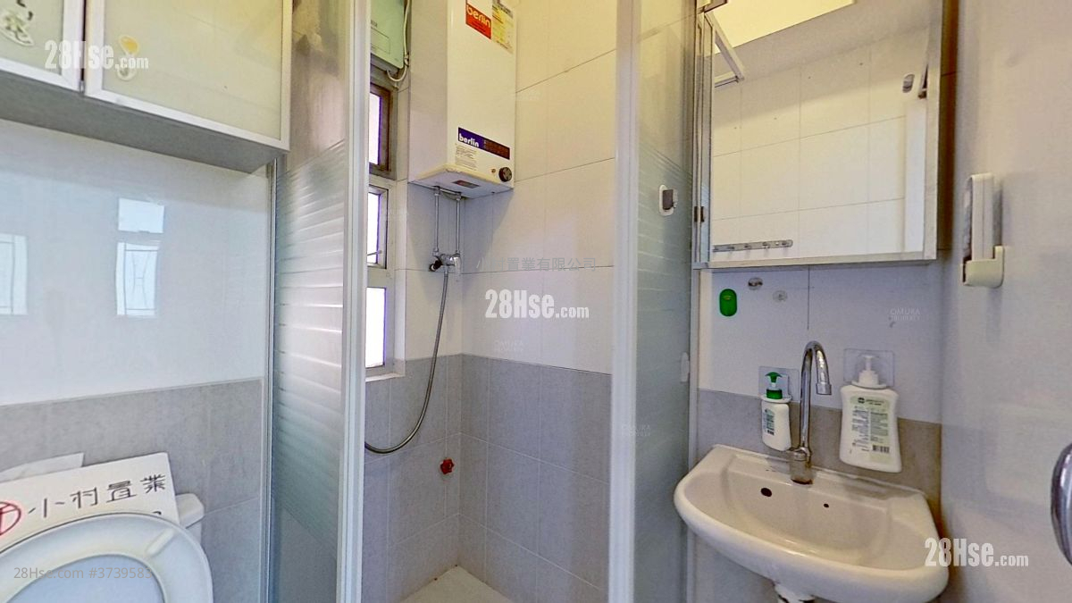 浴室: 富裕大廈 租盤 2 房 , 1 浴室 357 平方呎