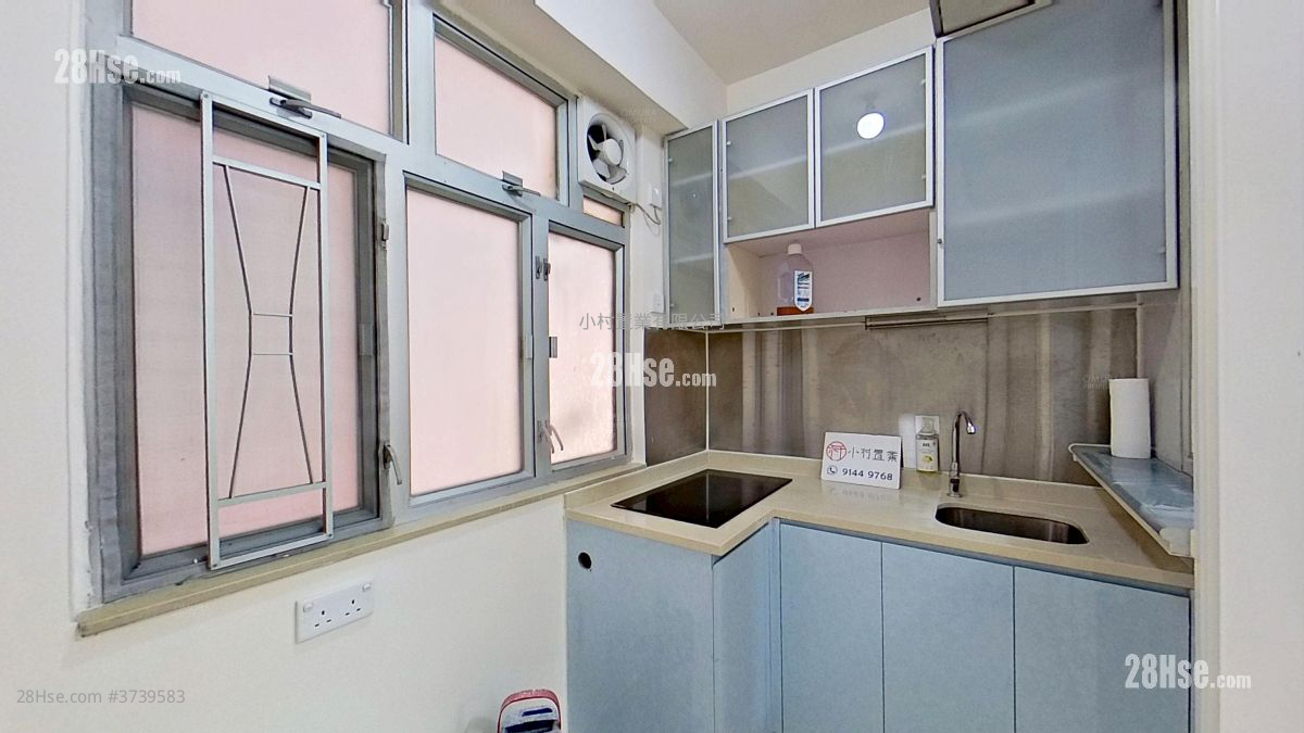 廚房: 富裕大廈 租盤 2 房 , 1 浴室 357 平方呎