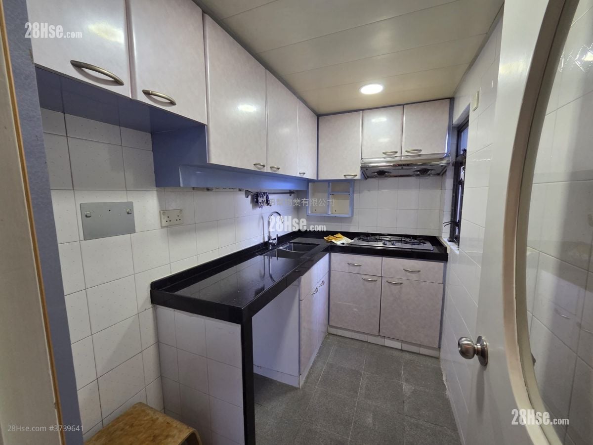 Lagoon Court Rental 3 Bedrooms , 1 Bathroom 598 ft²