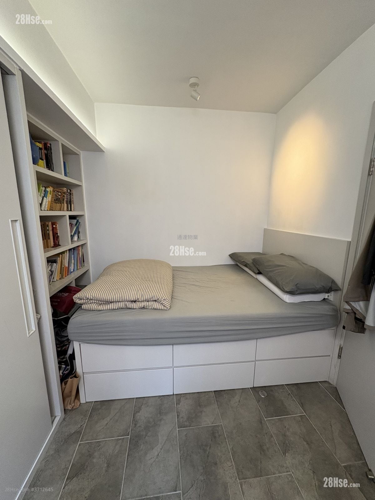 Chun King Court Sell 2 Bedrooms , 1 Bathroom 464 ft²