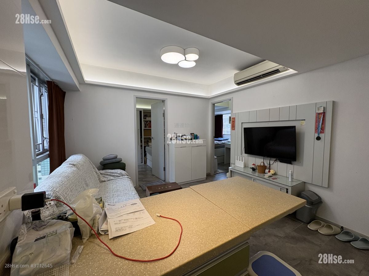 Chun King Court Sell 2 Bedrooms , 1 Bathroom 464 ft²