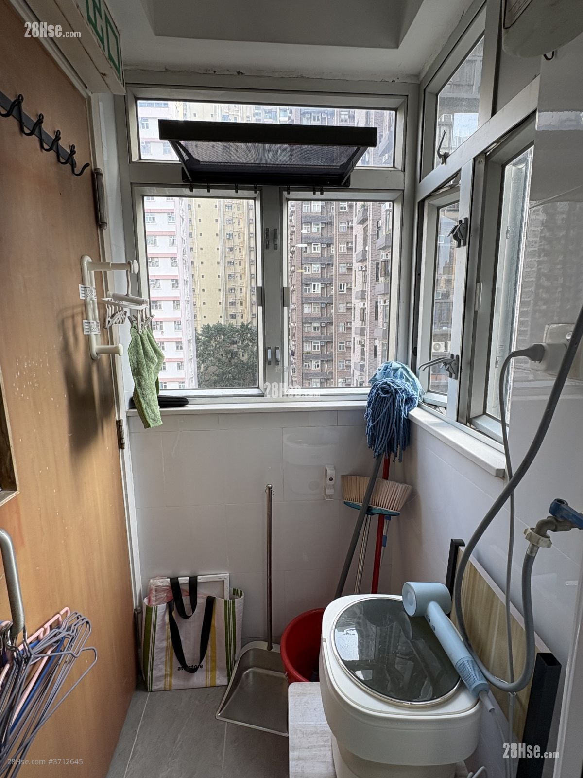 Chun King Court Sell 2 Bedrooms , 1 Bathroom 464 ft²