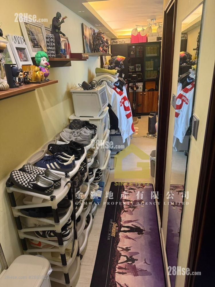 King Lai Court Sell 3 Bedrooms , 1 Bathroom 554 ft²