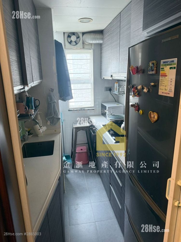 King Lai Court Sell 3 Bedrooms , 1 Bathroom 554 ft²