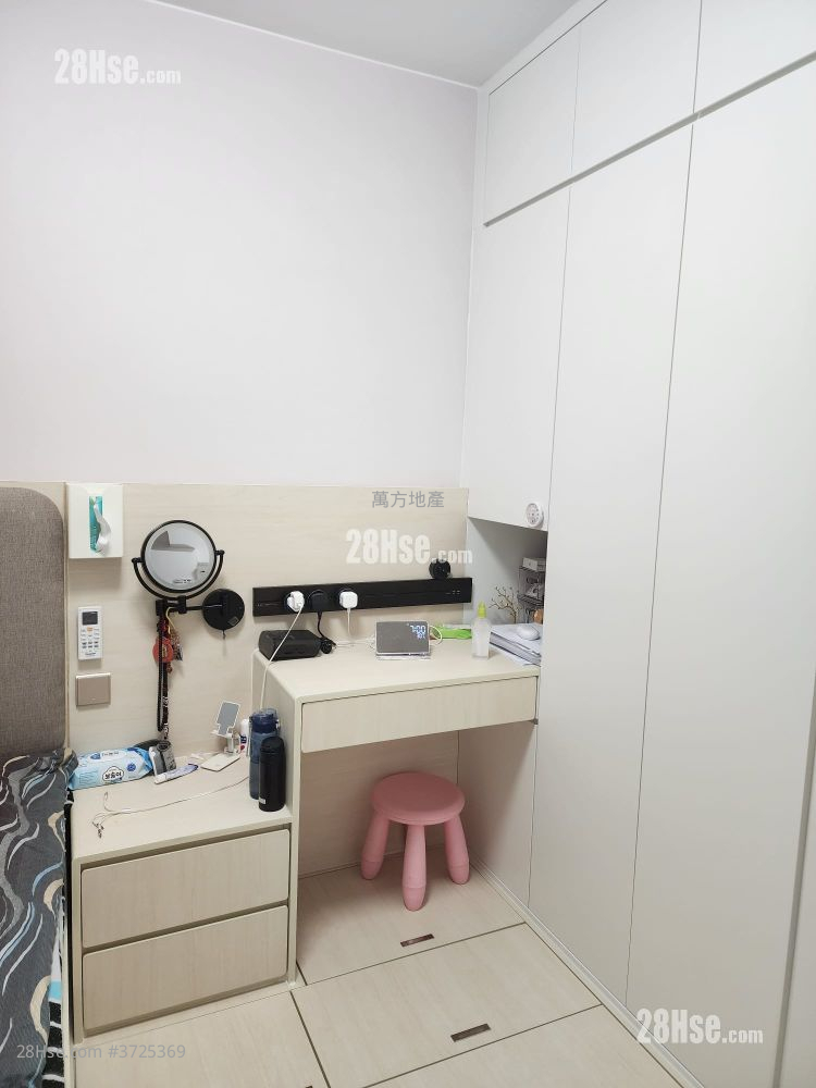 Castello Sell 2 Bedrooms , 1 Bathroom 547 ft²