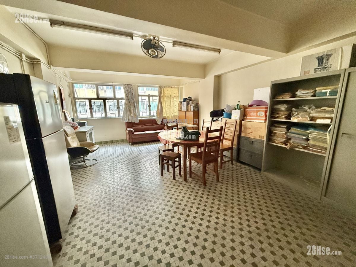 On Lok Building Sell 2 Bedrooms , 1 Bathroom 438 ft²