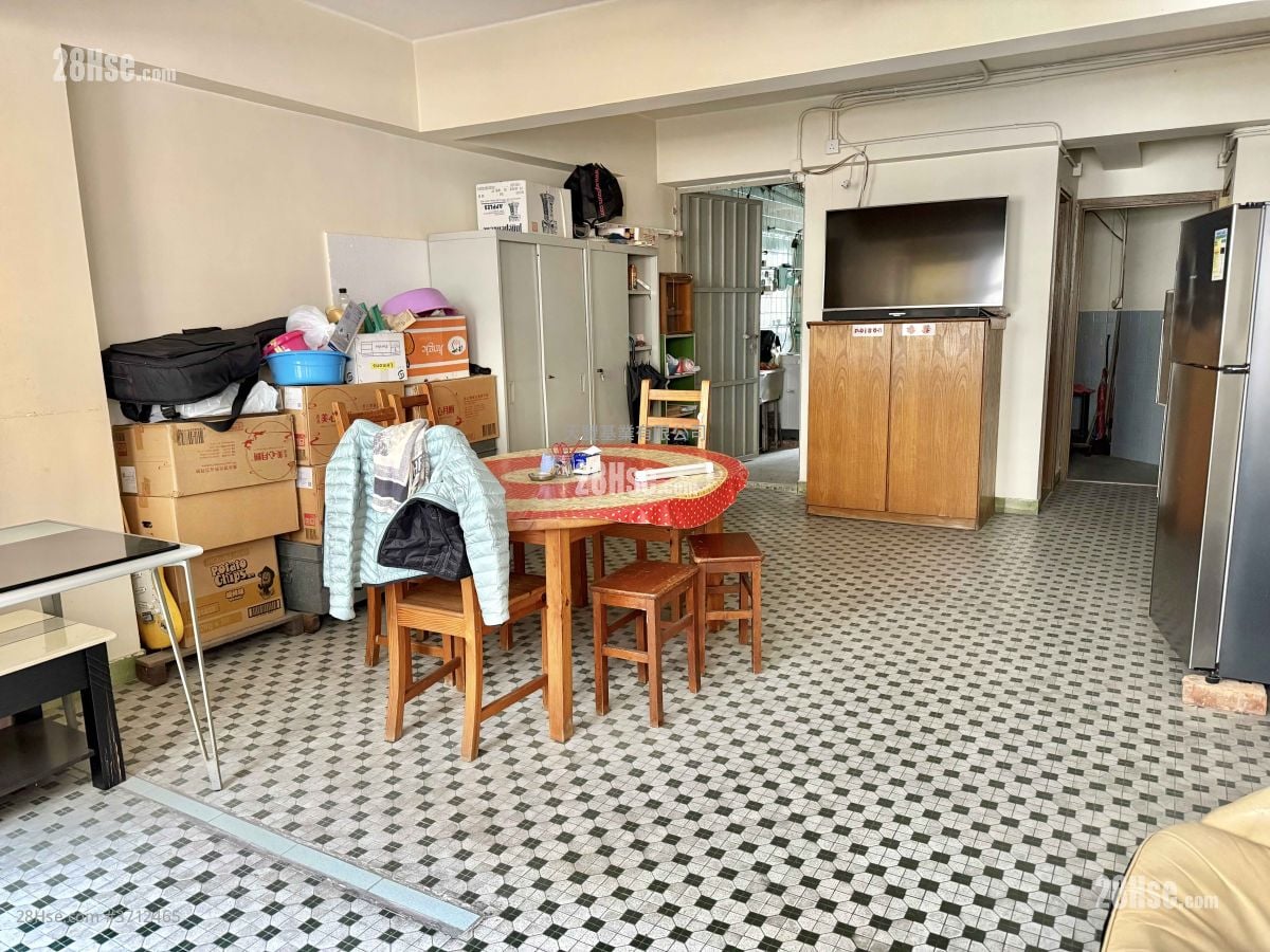 On Lok Building Sell 2 Bedrooms , 1 Bathroom 438 ft²