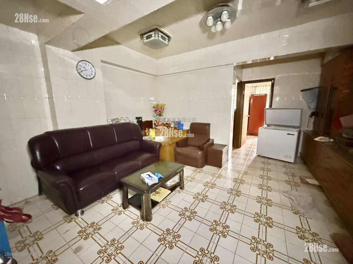 On Lok Building Sell 2 Bedrooms , 1 Bathroom 438 ft²