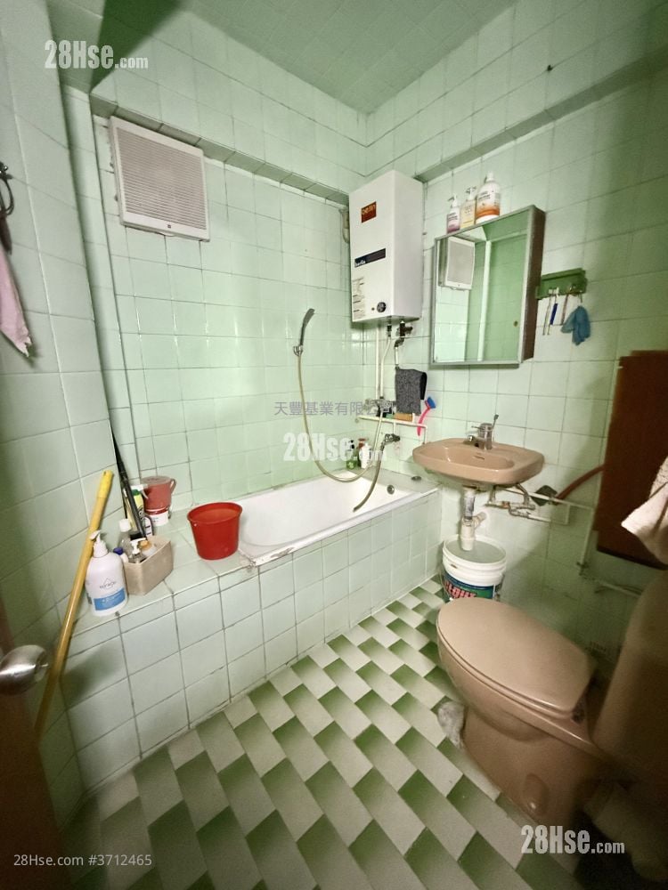 On Lok Building Sell 2 Bedrooms , 1 Bathroom 438 ft²