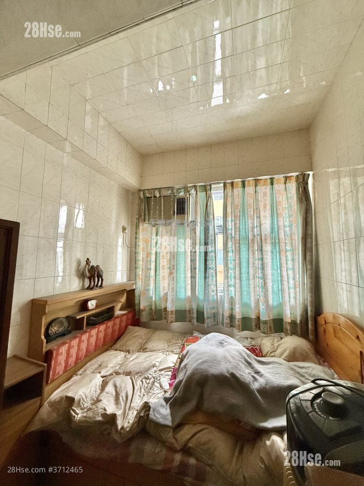 On Lok Building Sell 2 Bedrooms , 1 Bathroom 438 ft²