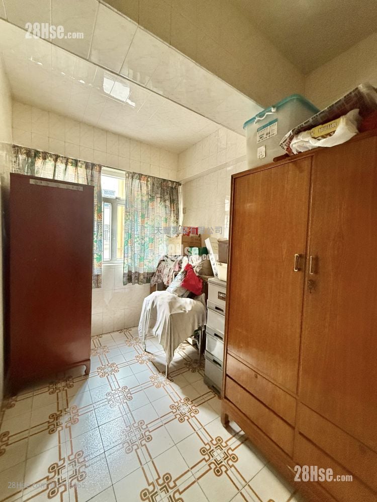 On Lok Building Sell 2 Bedrooms , 1 Bathroom 438 ft²