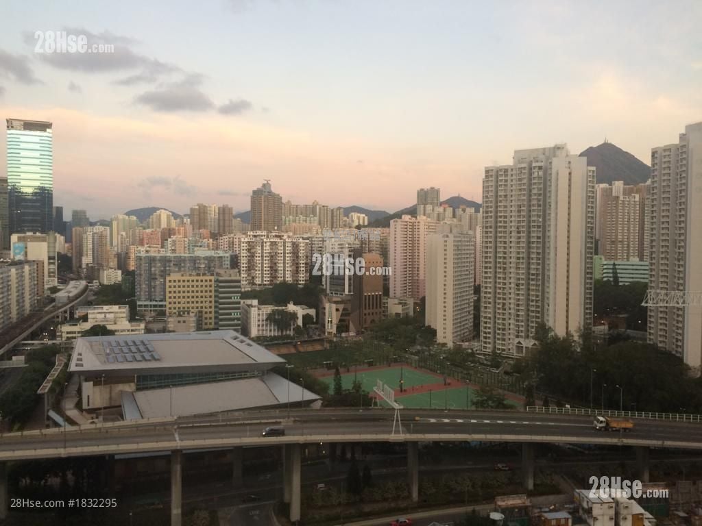 Lei On Court Sell 3 Bedrooms , 2 Bathrooms 650 ft²